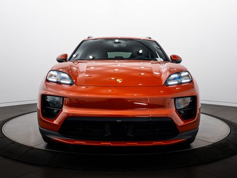 Certified 2025 Porsche Macan Electric RWD image 10