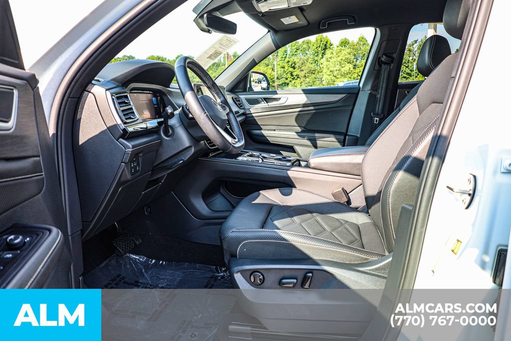 Used 2025 Volkswagen Atlas Cross Sport SE FWD image 17