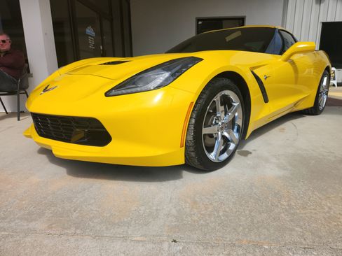 Used 2014 Chevrolet Corvette 3LT w/ 3LT Preferred Equipment Group image 9
