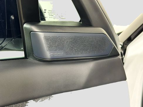 Certified 2025 Land Rover Range Rover Sport SE AWD/4WD image 19