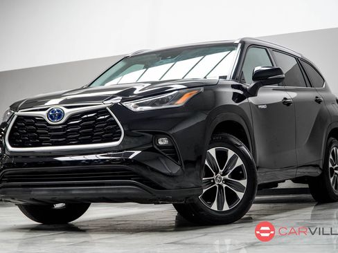 Used 2021 Toyota Highlander XLE FWD image 1