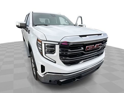 Used 2024 GMC Sierra 1500 SLT image 1