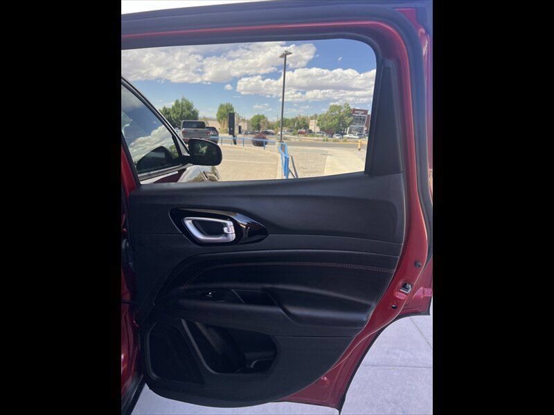 Used 2025 Jeep Compass Trailhawk AWD/4WD image 20