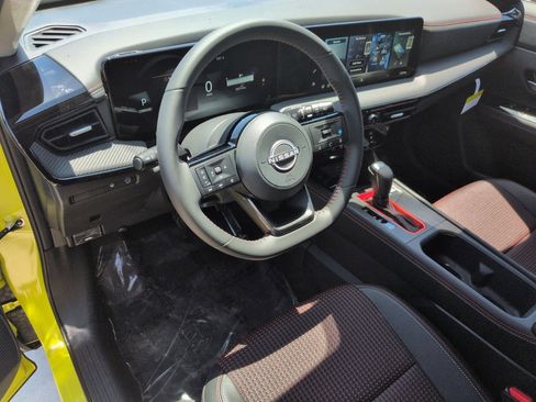 New 2026 Nissan Kicks SR FWD image 2
