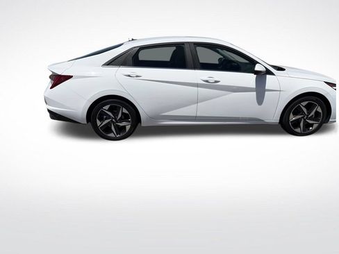 Used 2023 Hyundai Elantra Limited w/ Preferred Accessory Package FWD image 6