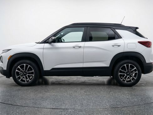 Used 2025 Chevrolet TrailBlazer LT image 5