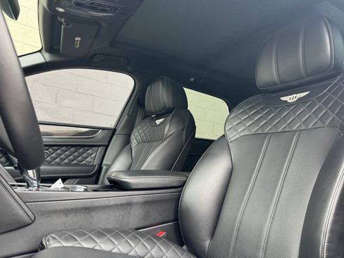 Used 2020 Bentley Bentayga AWD/4WD image 12