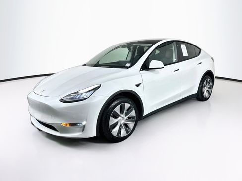 Used 2022 Tesla Model Y Long Range AWD/4WD image 3