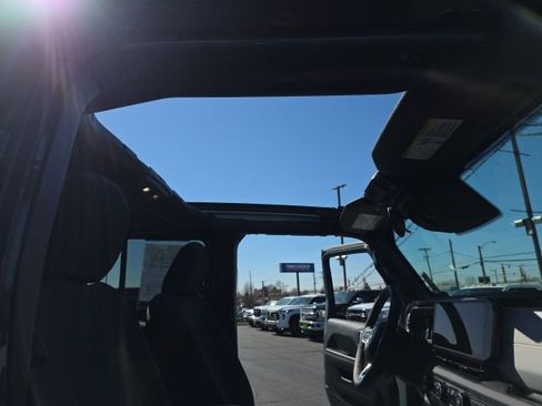 Used 2025 Jeep Wrangler Unlimited Sahara w/ Safety Group image 38