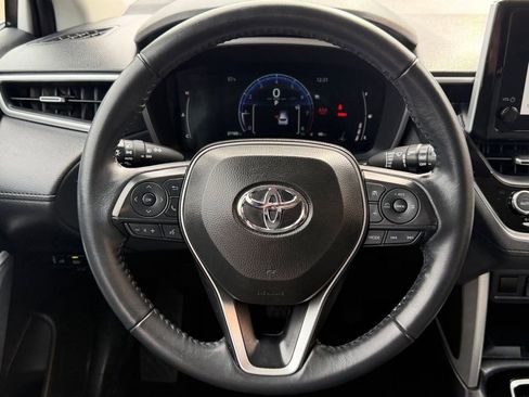 Used 2024 Toyota Corolla Cross XLE w/ Convenience Package image 16