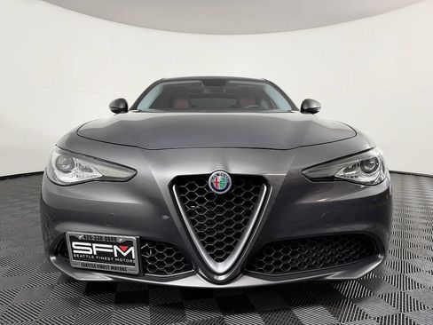 Used 2017 Alfa Romeo Giulia RWD image 4