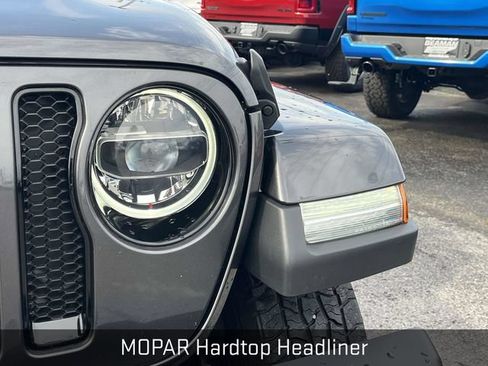 Used 2022 Jeep Wrangler Unlimited Sahara AWD/4WD image 9