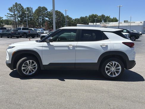 Used 2024 Chevrolet TrailBlazer LS w/ LS Convenience Package FWD image 9