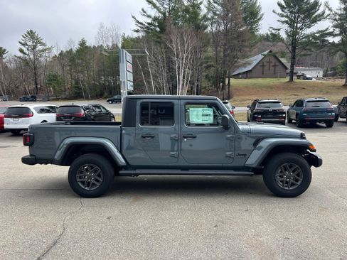 New 2026 Jeep Gladiator Sport AWD/4WD image 4