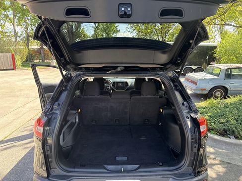 Used 2018 Jeep Cherokee Latitude w/ Cold Weather Group AWD/4WD image 18