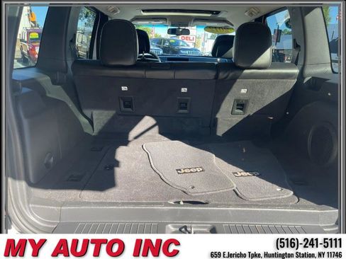 Used 2012 Jeep Liberty Limited w/ Tire & Wheel Group image 32