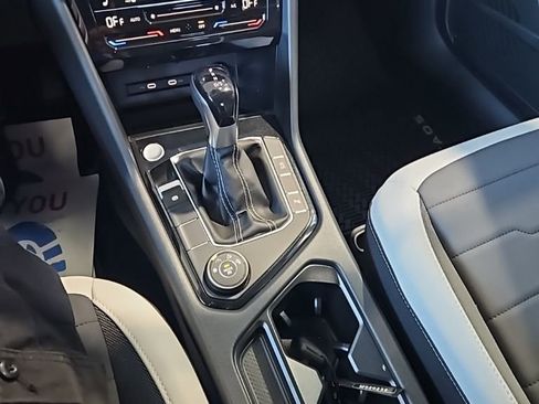 New 2026 Volkswagen Taos SE image 31