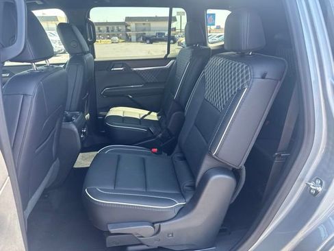 Used 2024 GMC Acadia Denali FWD image 23