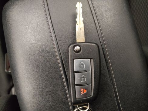 Used 2020 Nissan Rogue Sport S image 32