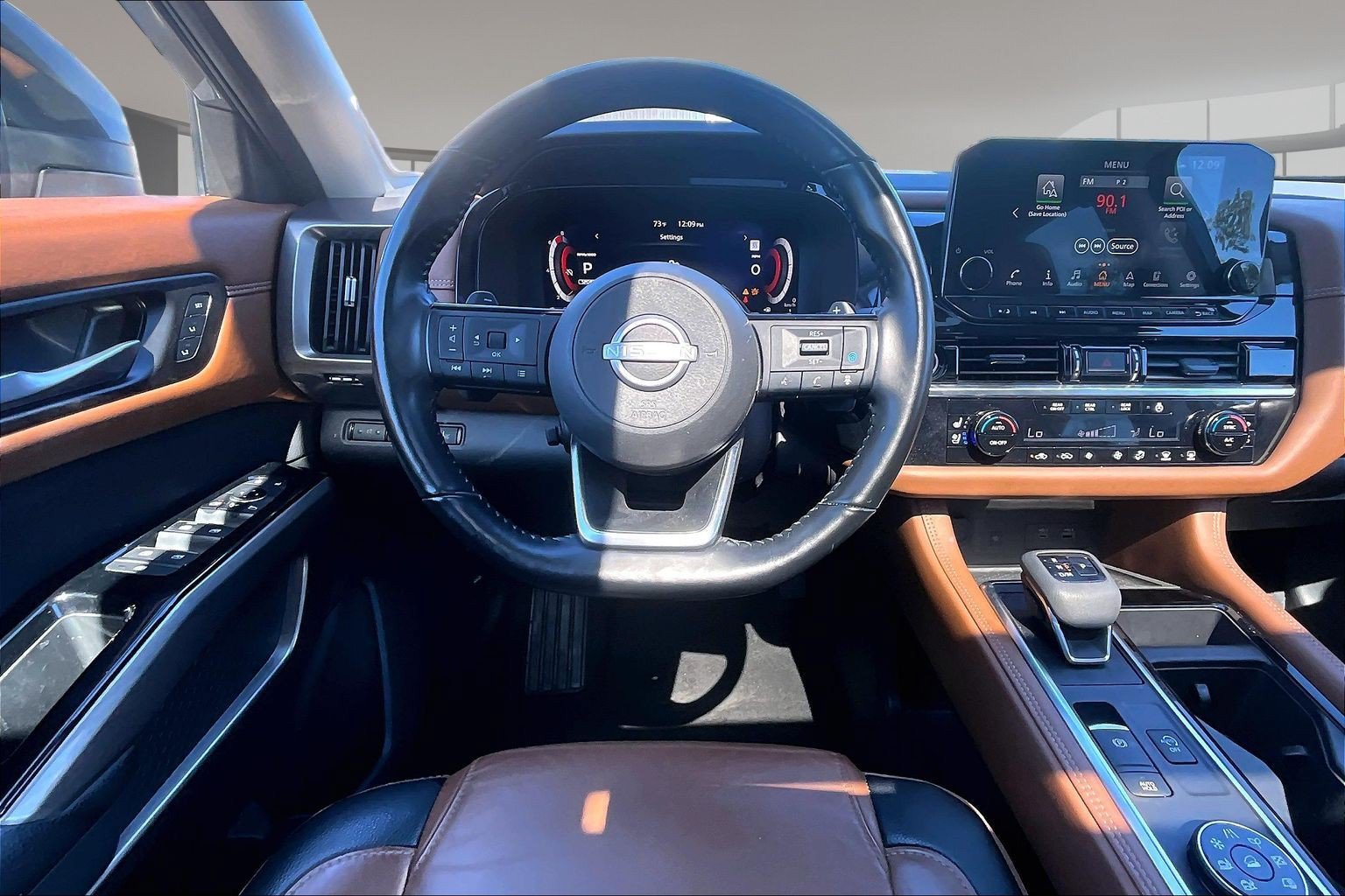 Used 2023 Nissan Pathfinder Platinum AWD/4WD image 9