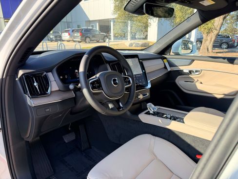 New 2026 Volvo XC90 B6 Plus w/ Protection Package Premier image 9