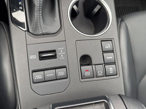 Used 2023 Toyota Highlander XLE image 26