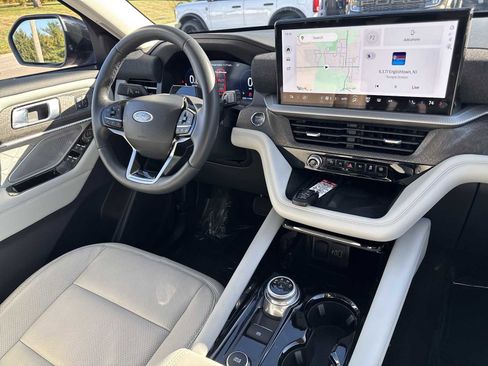 Used 2025 Ford Explorer Platinum w/ LUX Leather Package image 24