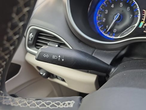 Used 2024 Chrysler Pacifica Touring-L FWD image 22