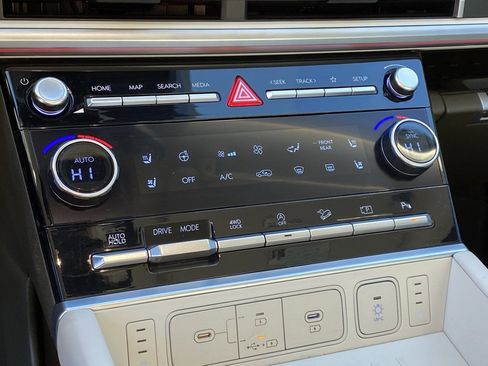 Used 2024 Hyundai Santa Fe Calligraphy image 17