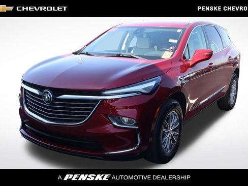 Used 2024 Buick Enclave Essence image 1