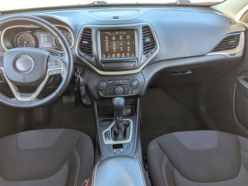 Used 2016 Jeep Cherokee Latitude w/ Cold Weather Group image 19