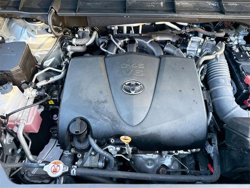 Used 2021 Toyota Highlander LE image 36