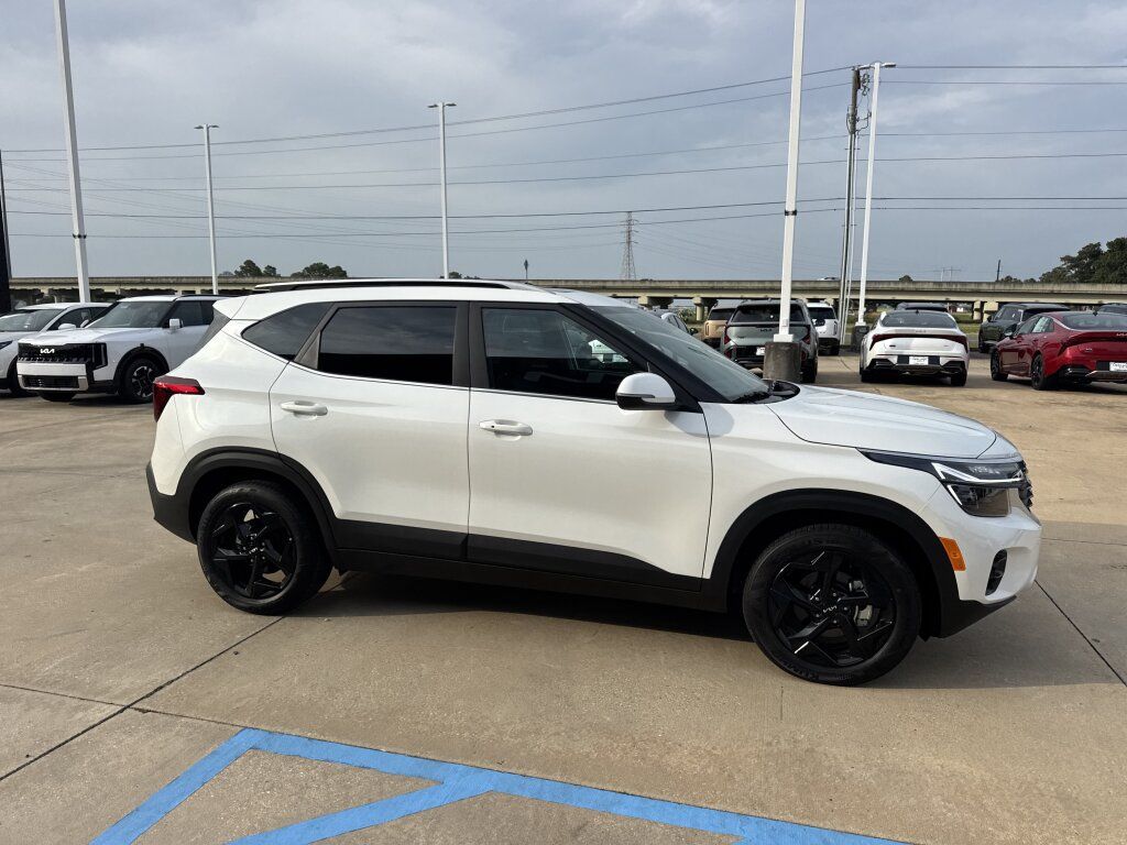 Certified 2026 Kia Seltos EX w/ EX Sunroof Package FWD image 12