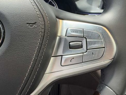 Used 2019 BMW 750i w/ Autobahn Package RWD image 31