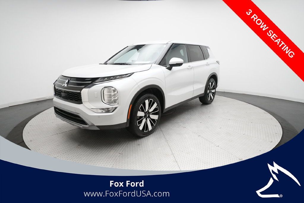 Used 2025 Mitsubishi Outlander AWD image 1
