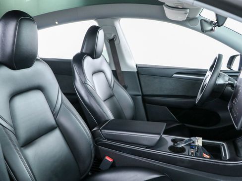 Used 2023 Tesla Model Y AWD image 24
