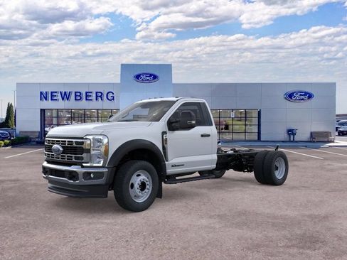 New 2025 Ford F450 XL w/ XL Chrome Package AWD/4WD image 3
