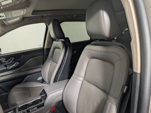 Used 2025 Lincoln Corsair Reserve AWD/4WD image 24
