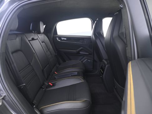 Certified 2024 Porsche Cayenne Turbo GT AWD/4WD image 18