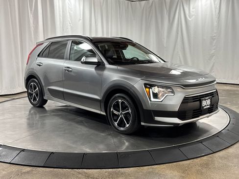 Used 2023 Kia Niro EX FWD image 7