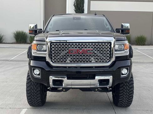 Used 2015 GMC Sierra 2500 Denali w/ Duramax Plus Package image 8
