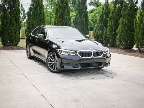 Used 2021 BMW 330i Sedan w/ Convenience Package RWD image 2
