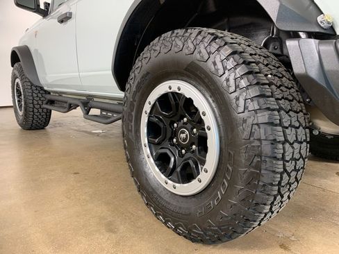 Used 2022 Ford Bronco Badlands w/ Sasquatch Package AWD/4WD image 16