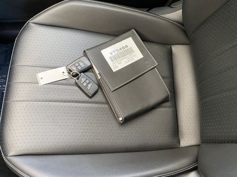 Certified 2022 Volkswagen Tiguan SE FWD image 9