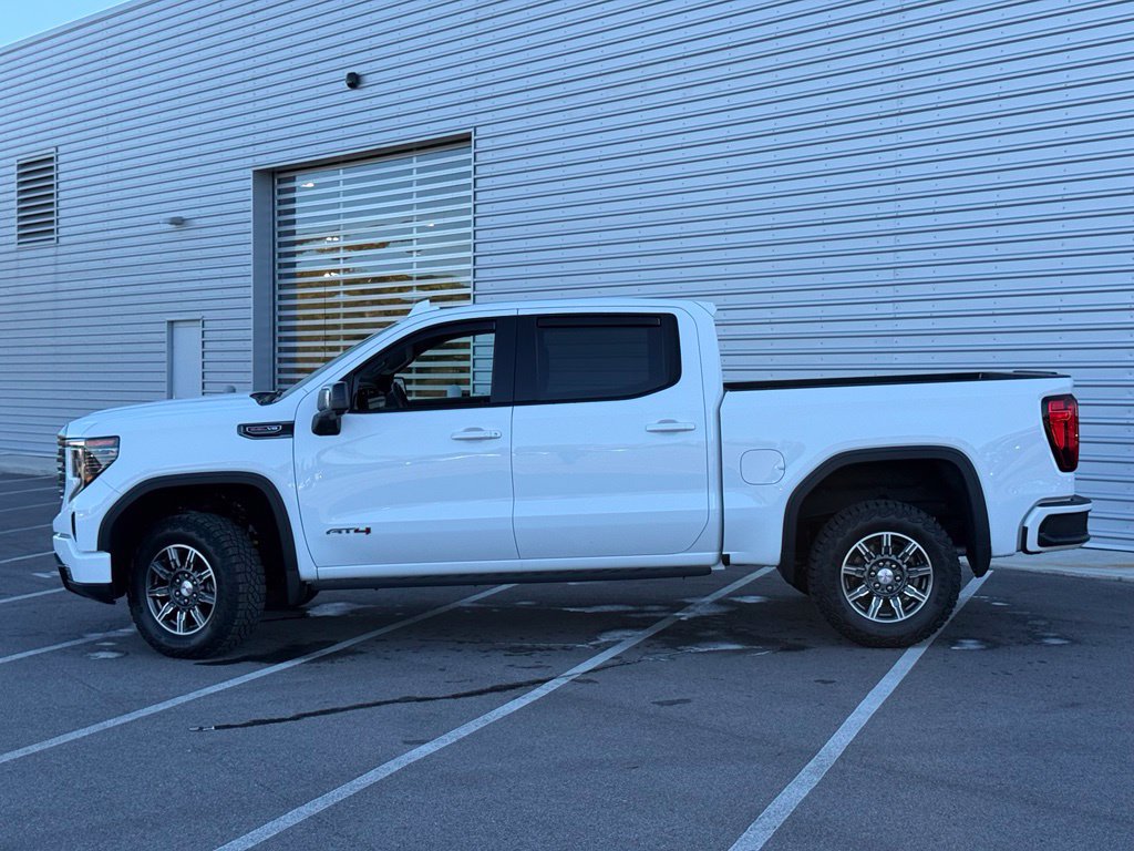 Used 2024 GMC Sierra 1500 AT4 w/ Technology Package AWD/4WD image 11