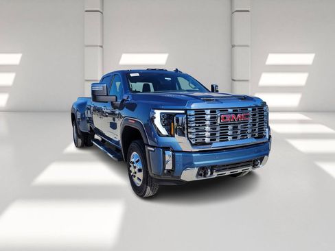 New 2026 GMC Sierra 3500 Denali w/ Denali Reserve Package image 3