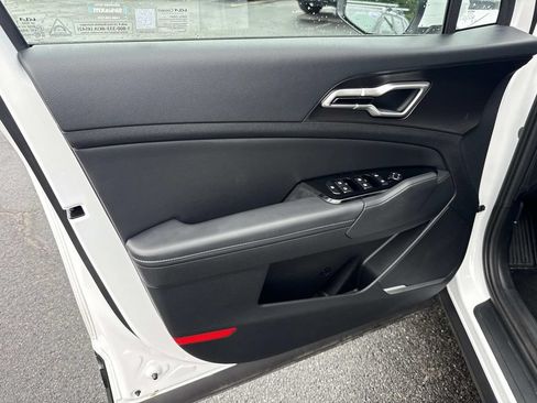 Used 2025 Kia Sportage EX FWD image 16