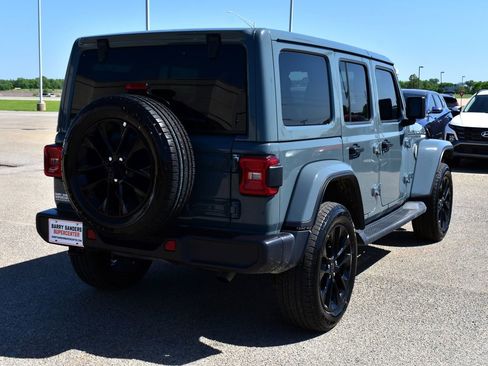Used 2025 Jeep Wrangler Unlimited Sahara AWD/4WD image 3