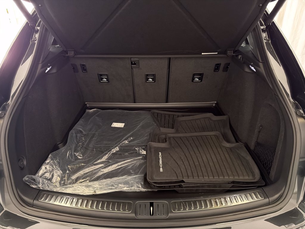 Certified 2026 Porsche Macan AWD/4WD image 29