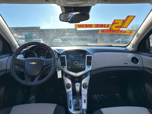 Used 2015 Chevrolet Cruze LS image 13